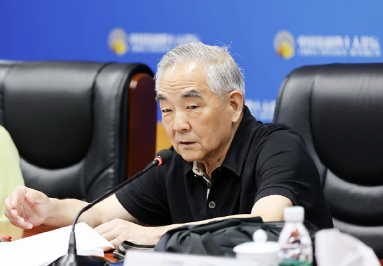 工行原行长杨凯生谈AI幻觉：是与生俱来的结构性问题，潜在风险亟待破解